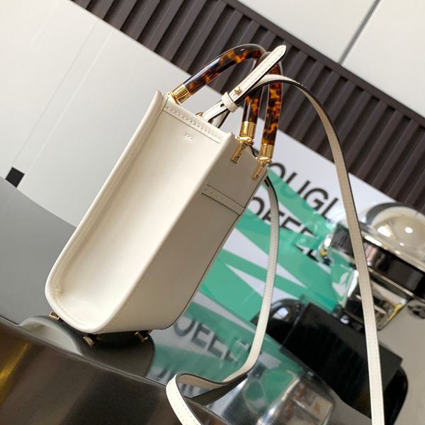 スーパーコピーブランドバッグ背面デザイン